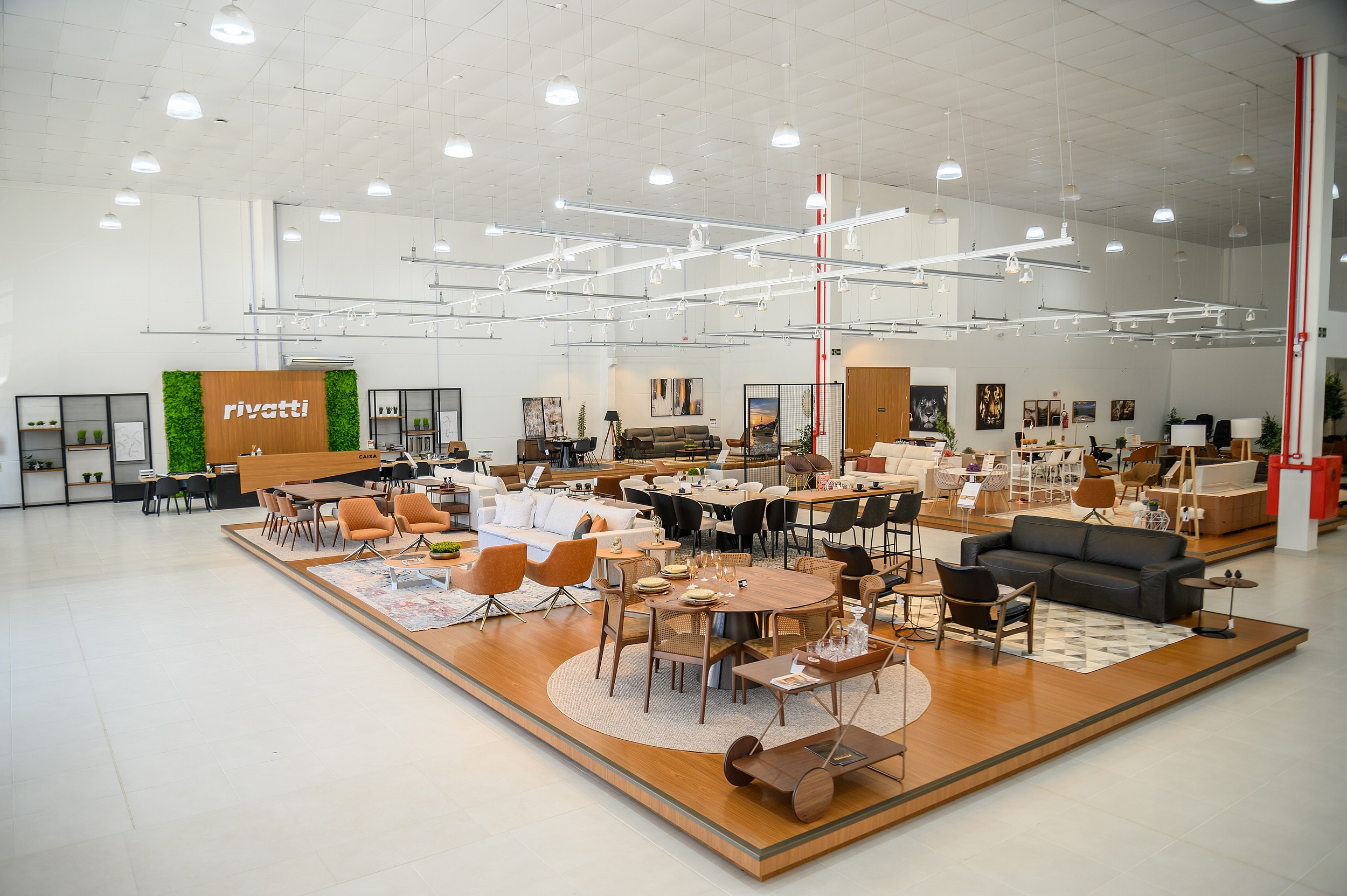 Casa de La Gracia Importadora de móveis expande operações em Santa